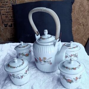 Asian tea pot and 4 cups all with lids
